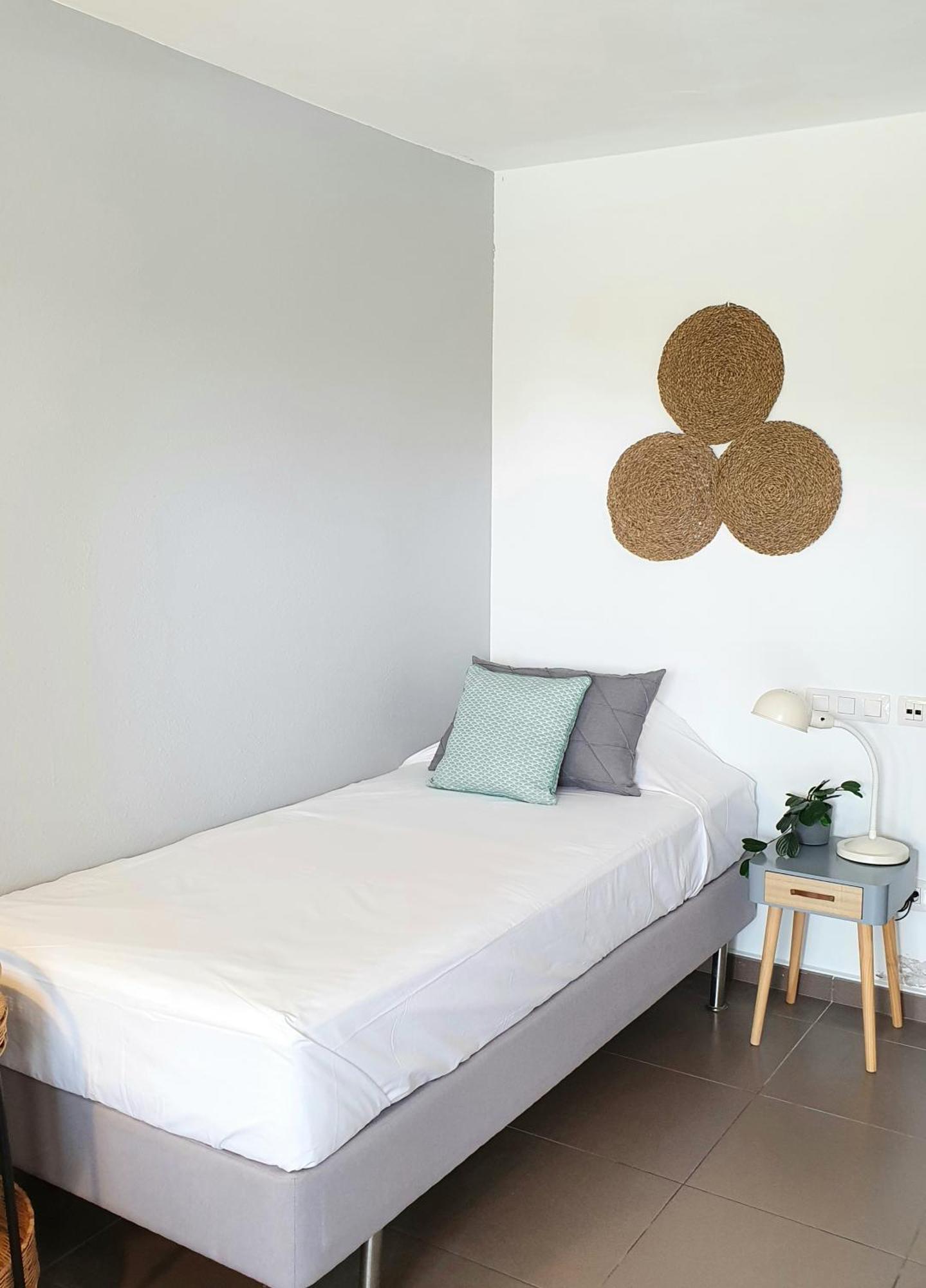 Large Single Room,1207572484:JPEG