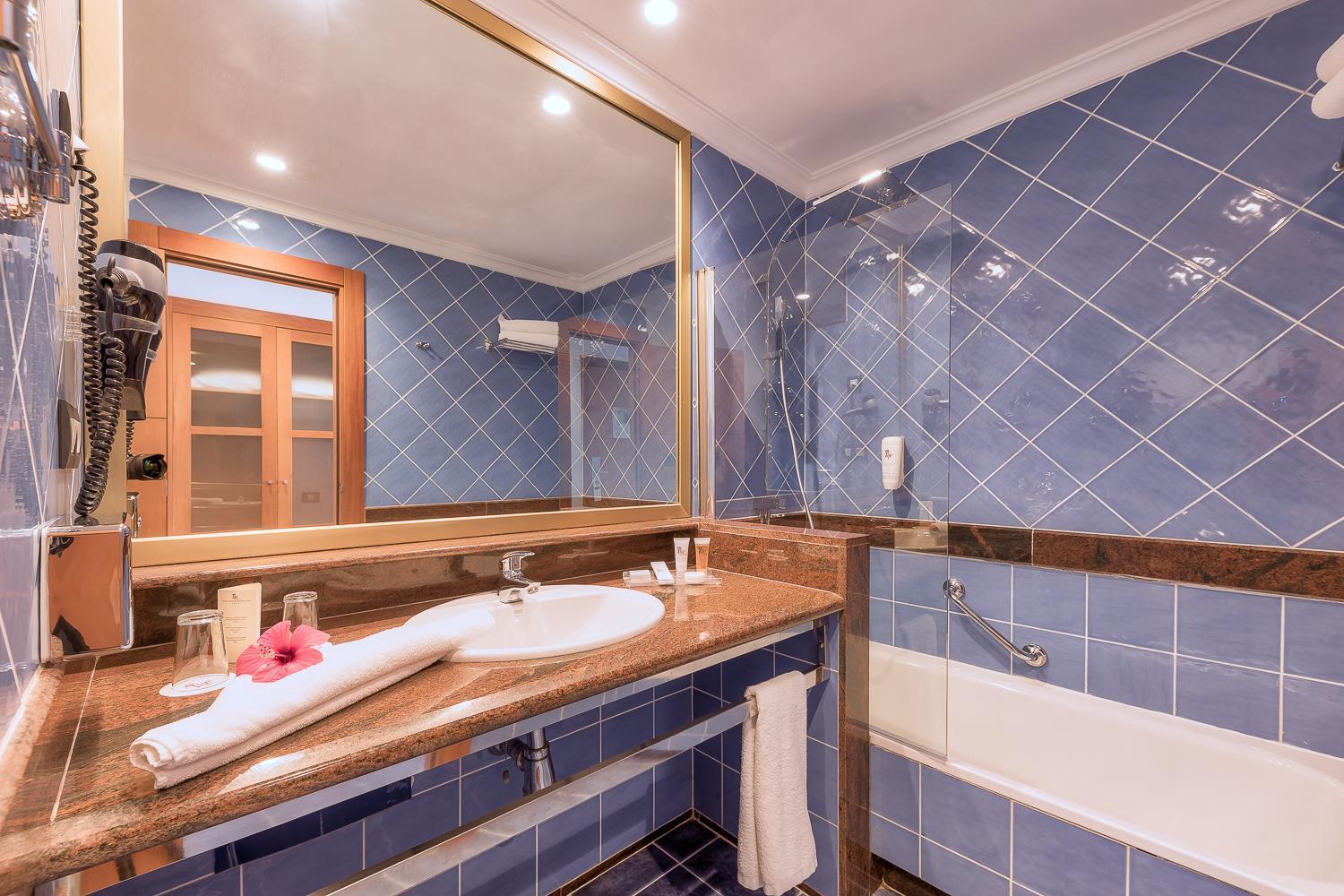 Double Room,1272477208:JPEG