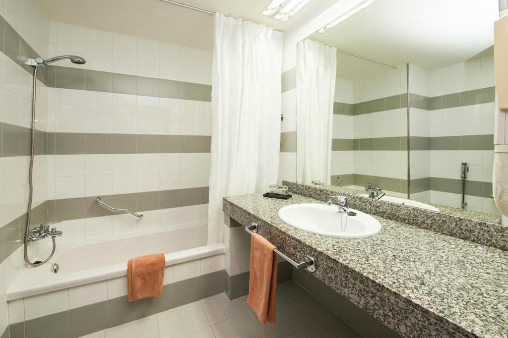 Twin Room,1272537604:JPEG