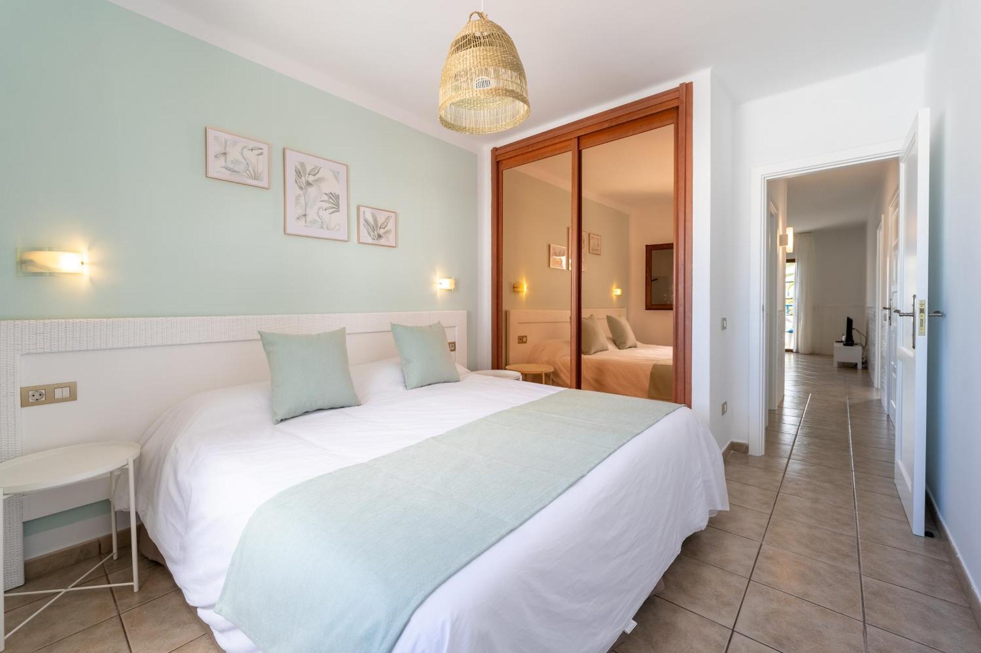 One-Bedroom Apartment,1348687883:JPEG