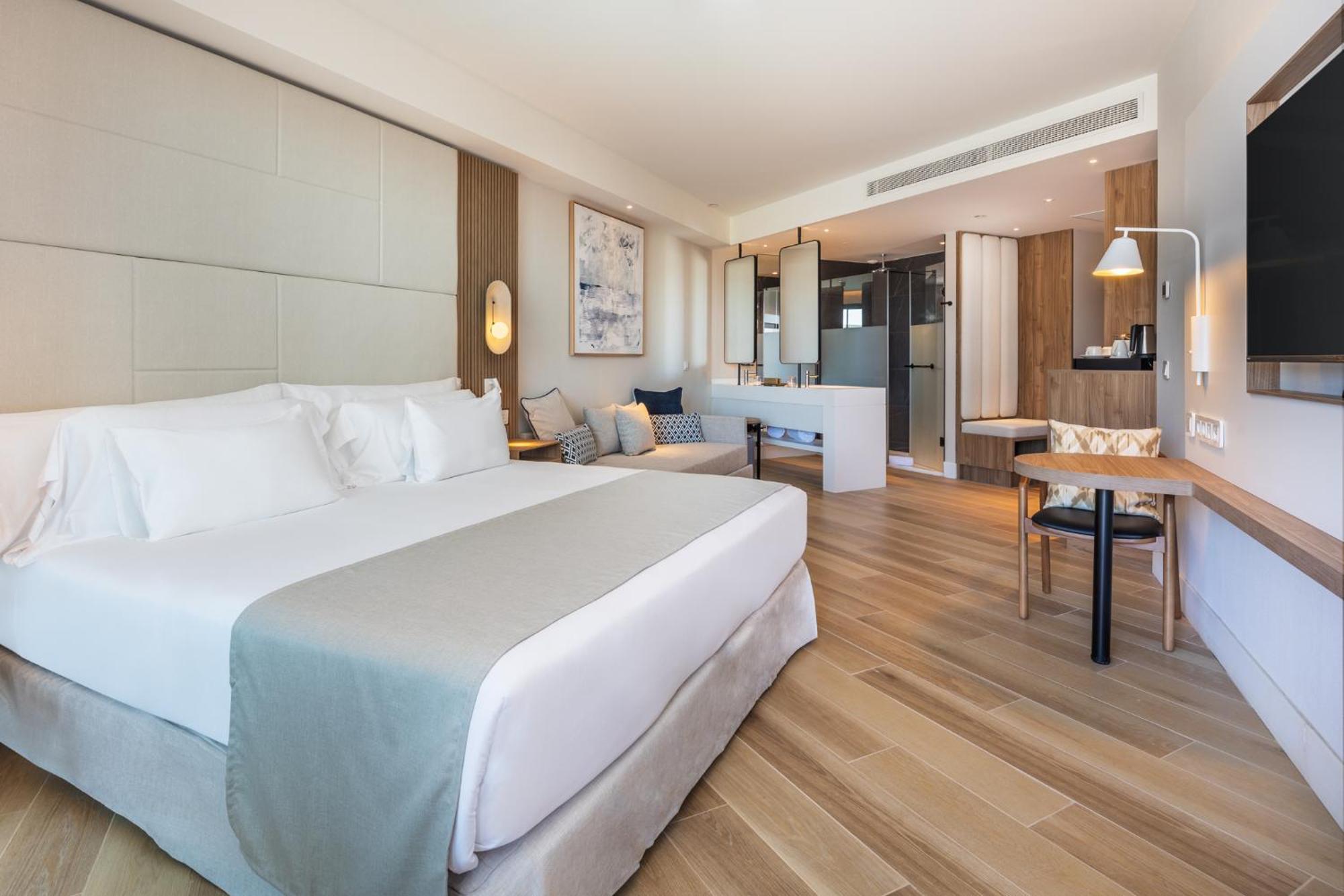 Deluxe Room,1531342831:JPEG