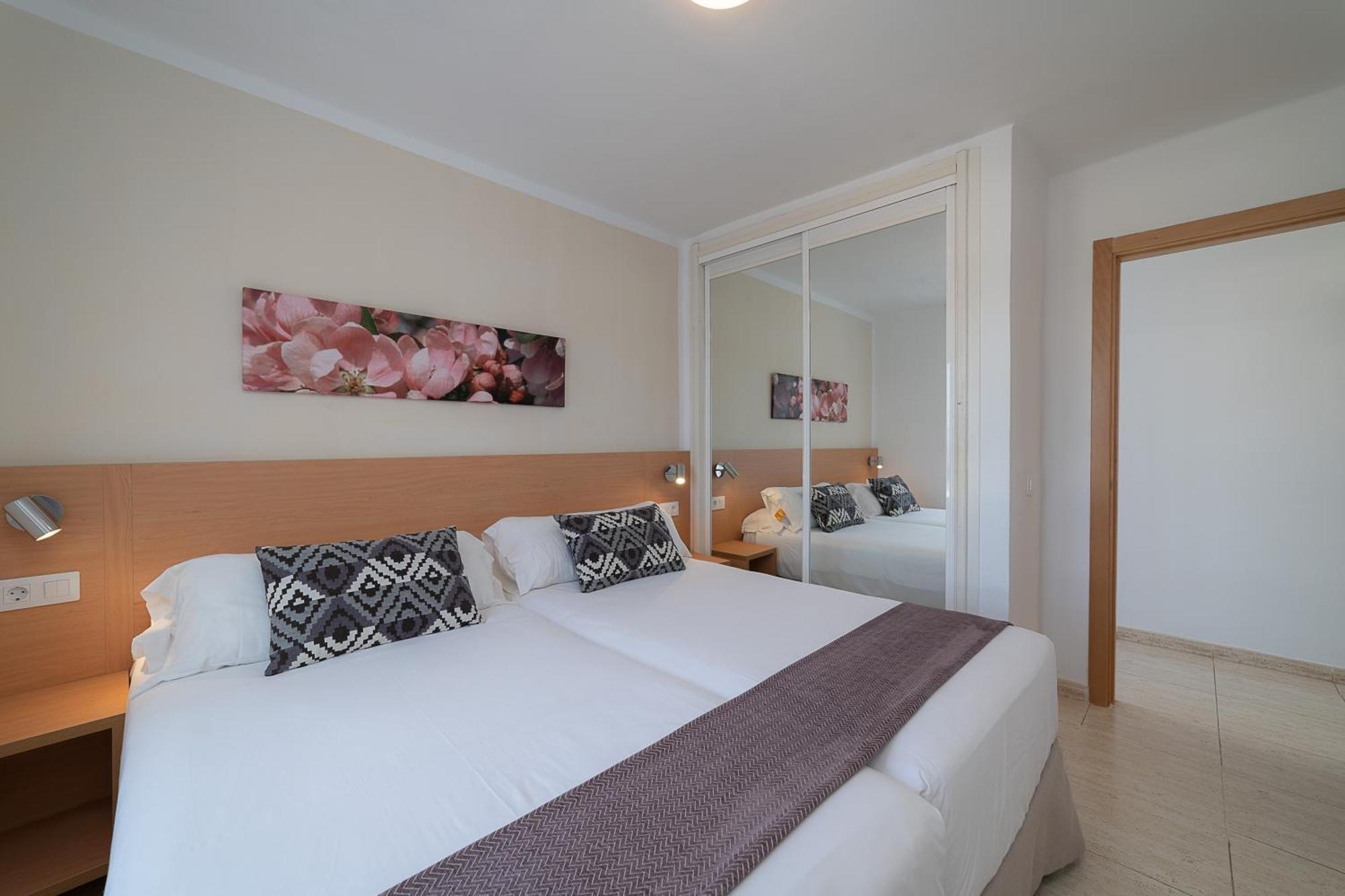 One-Bedroom Apartment,1537303672:JPEG
