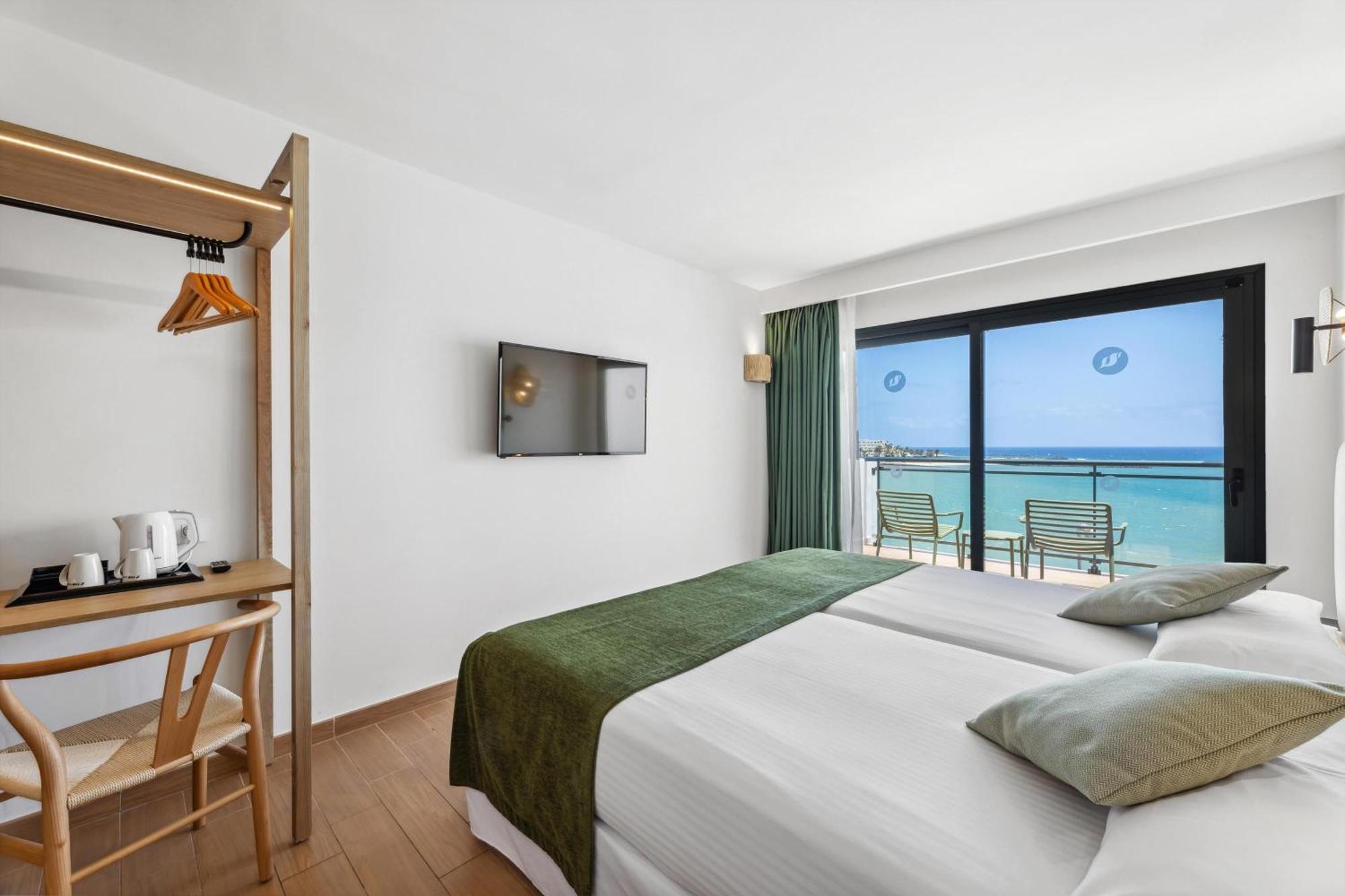 Double or Twin Room Sea View
