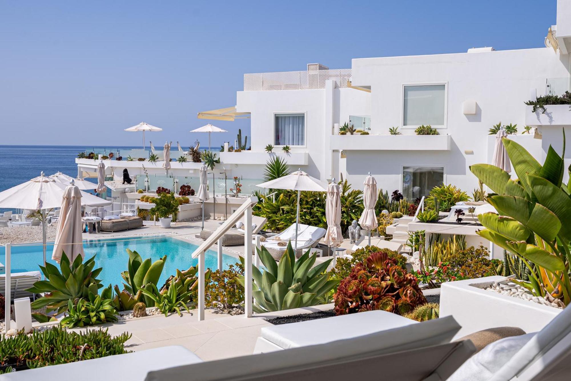 Deluxe 1 bedroom Suite Hot Tub Sea View
