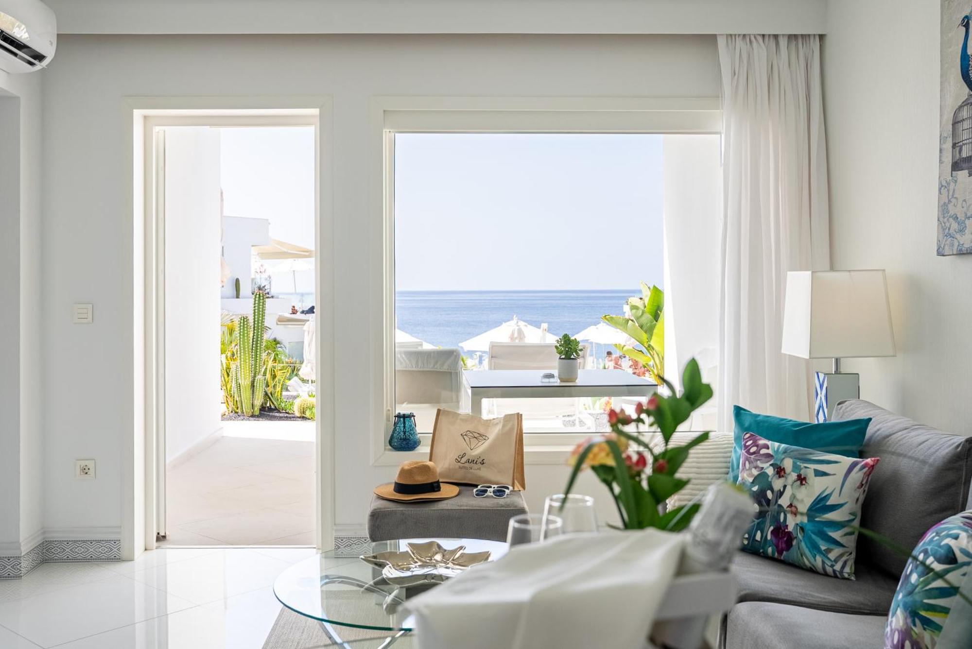 Deluxe 1 bedroom Suite Hot Tub Sea View