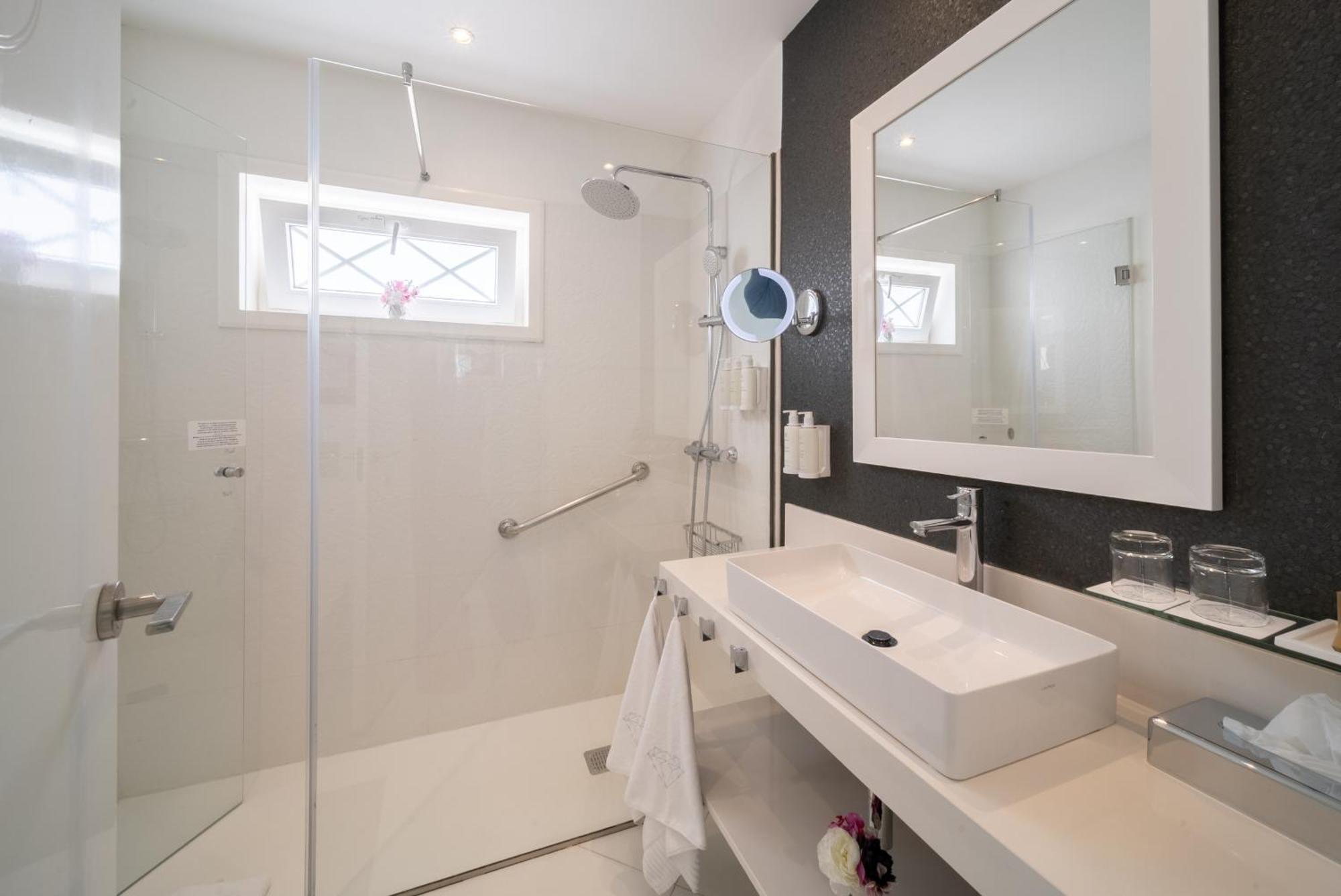 Suite Master 2 Bedroom Hot Tub & Sea View