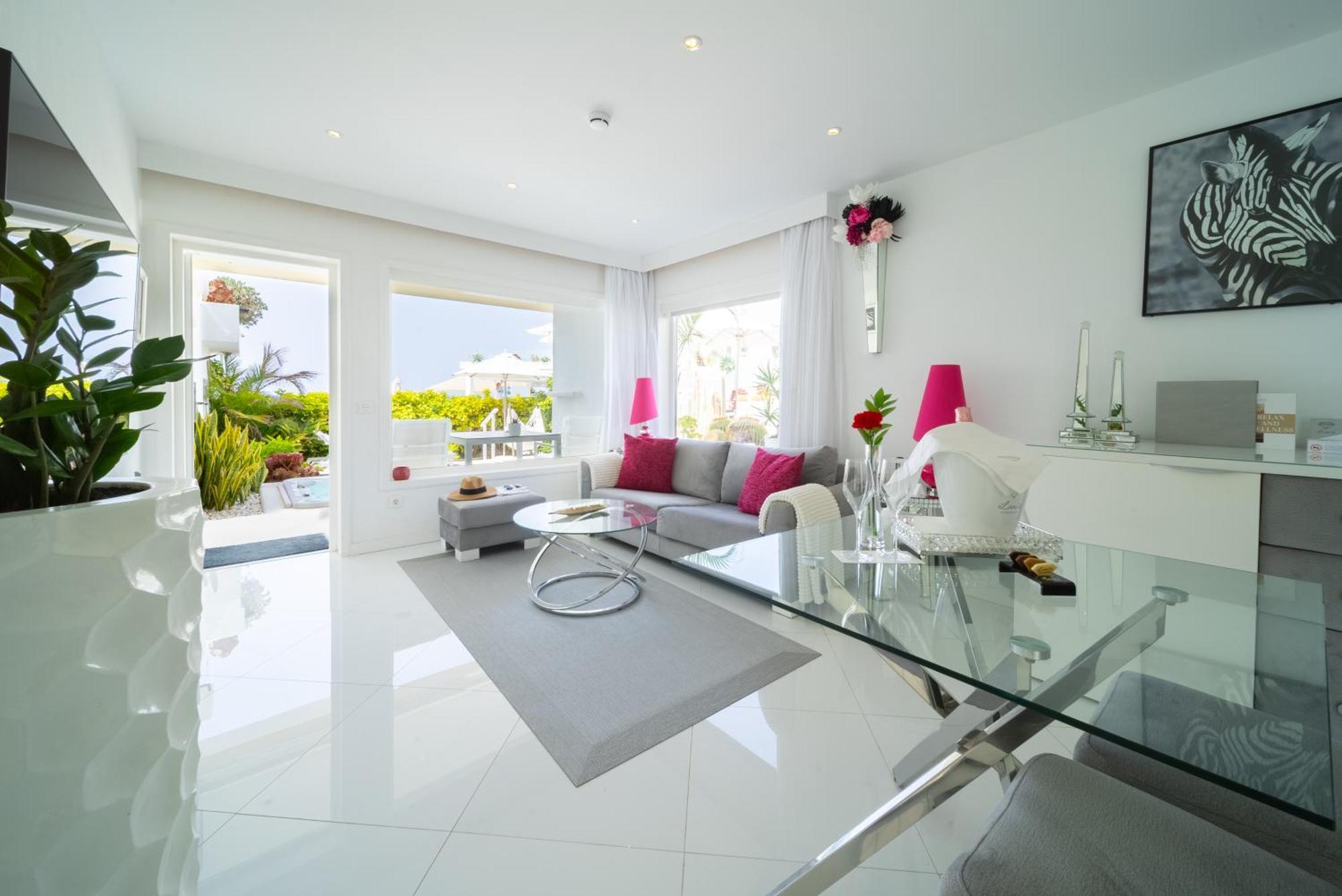 Suite Master 2 Bedroom Hot Tub & Sea View
