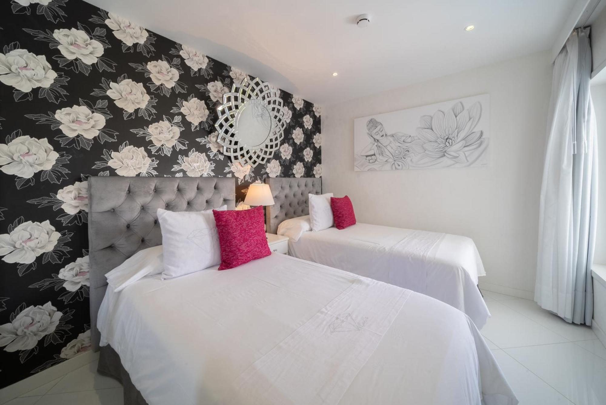 Suite Master 2 Bedroom Hot Tub & Sea View