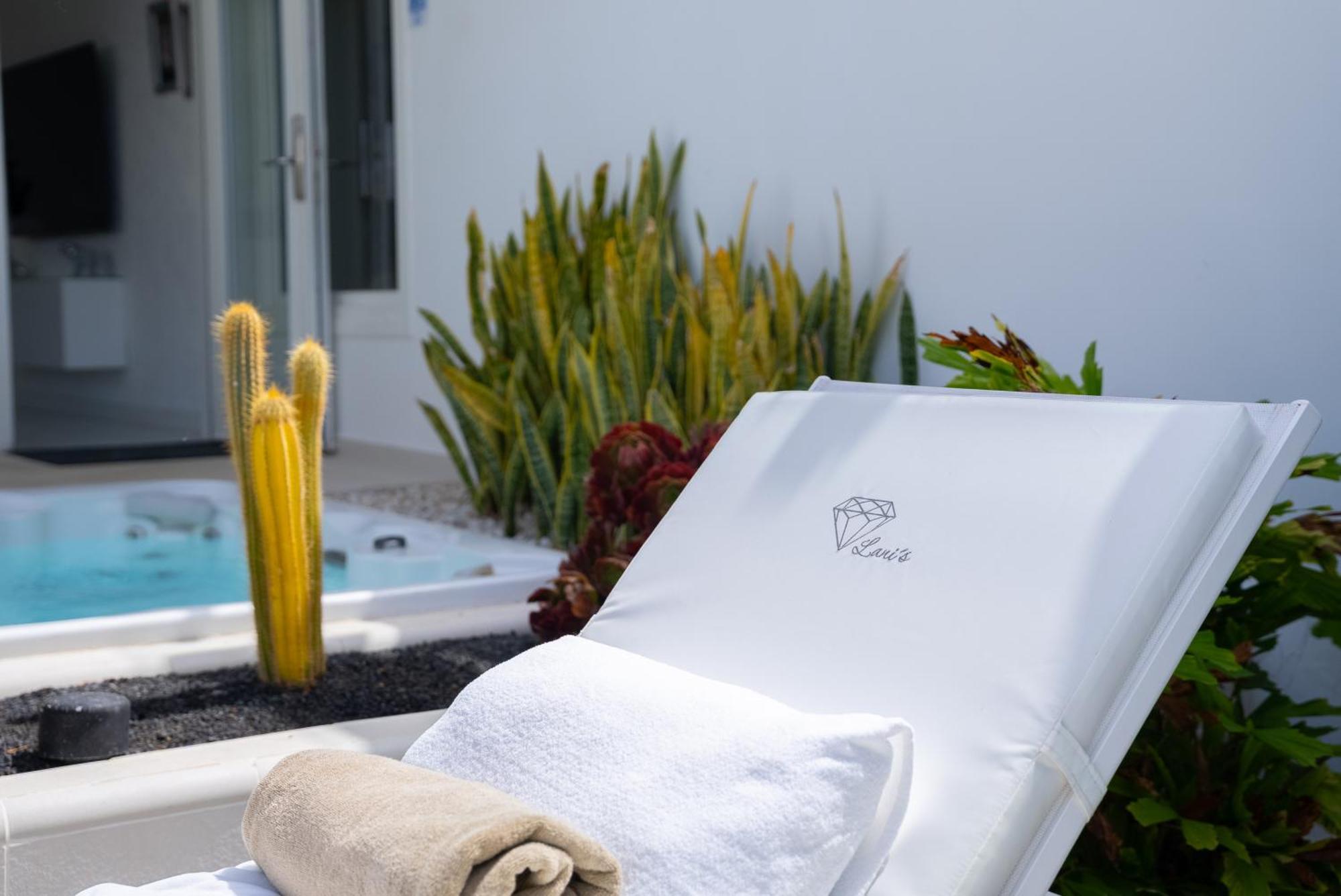 Suite Master 2 Bedroom Hot Tub & Sea View