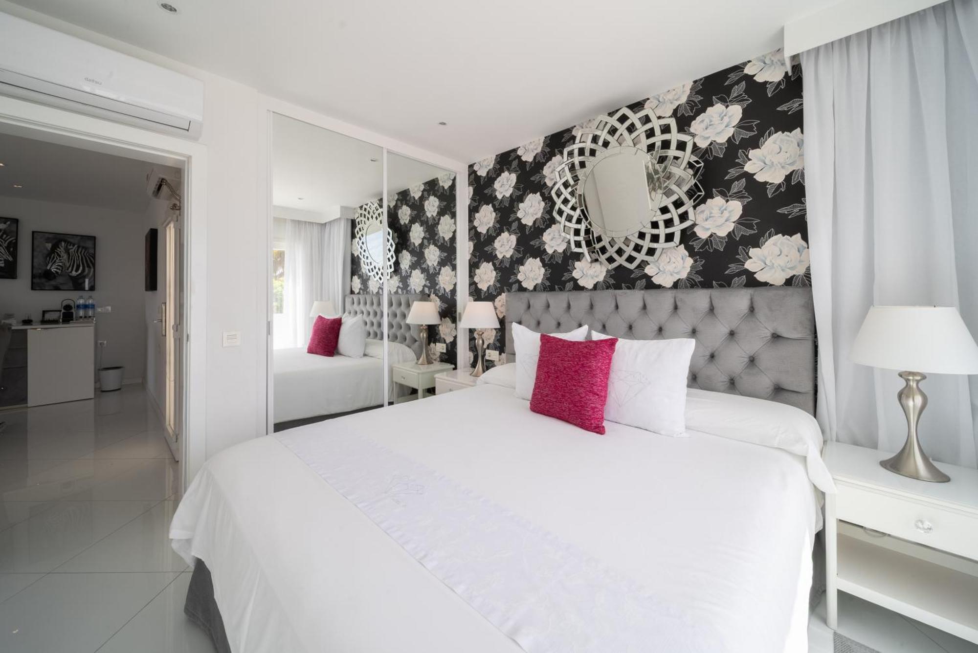 Suite Master 2 Bedroom Hot Tub & Sea View