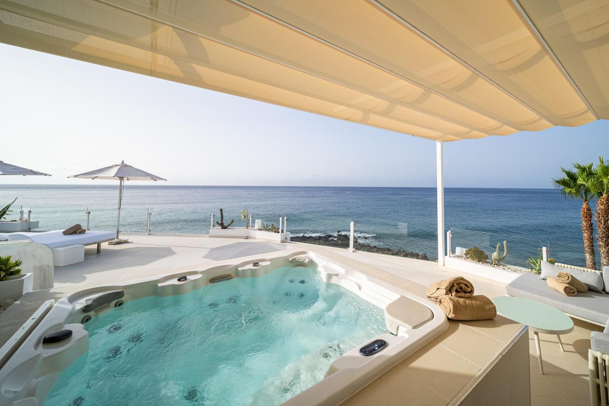 Suite Lanis 2 Bedroom Hot Tub & Sea View