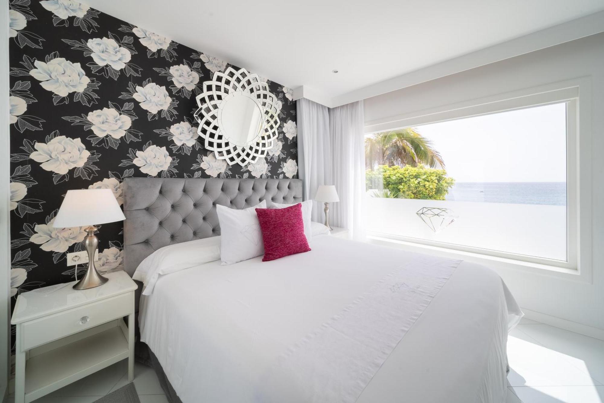 Suite Master 2 Bedroom Hot Tub & Sea View