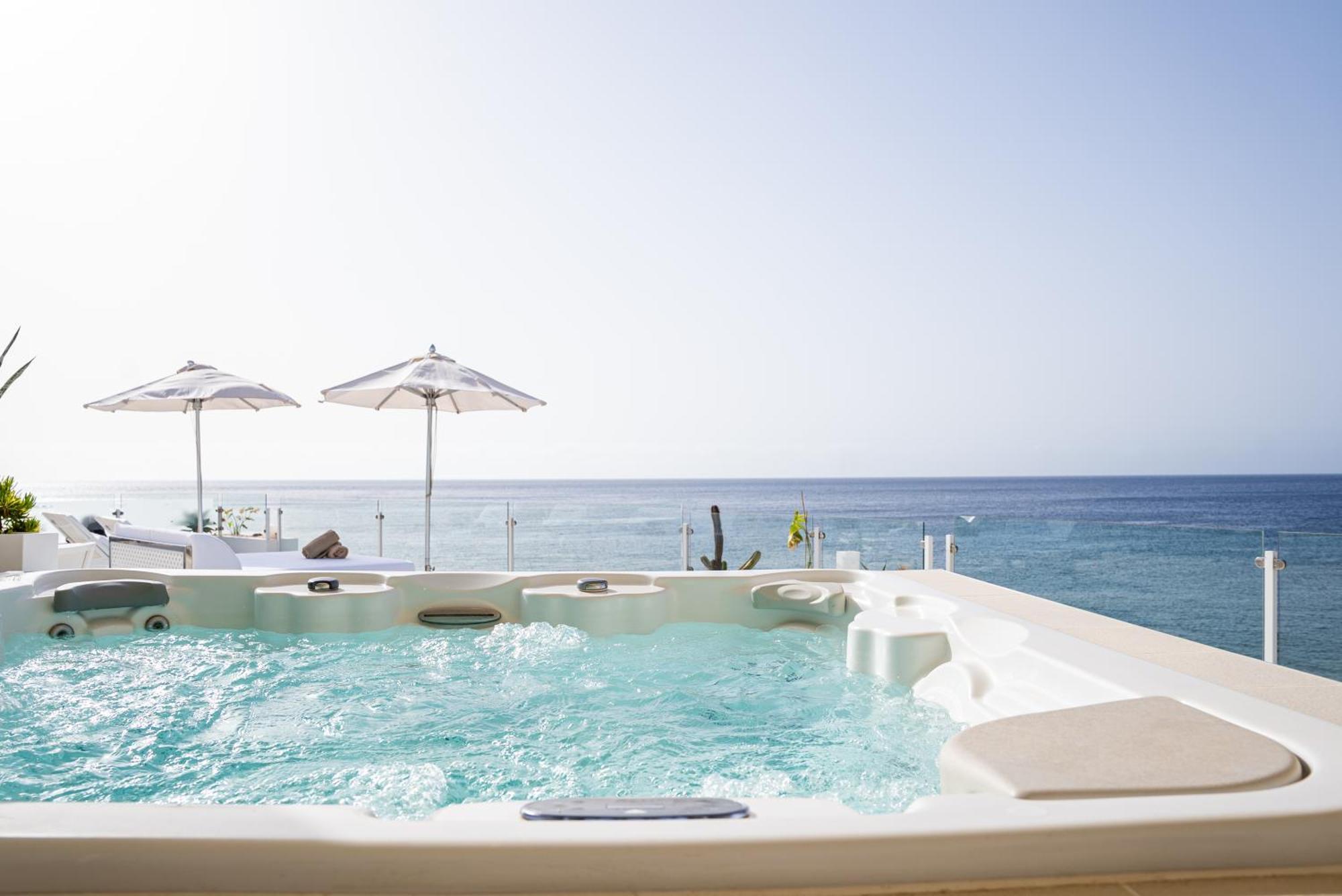 Suite Lanis 2 Bedroom Hot Tub & Sea View