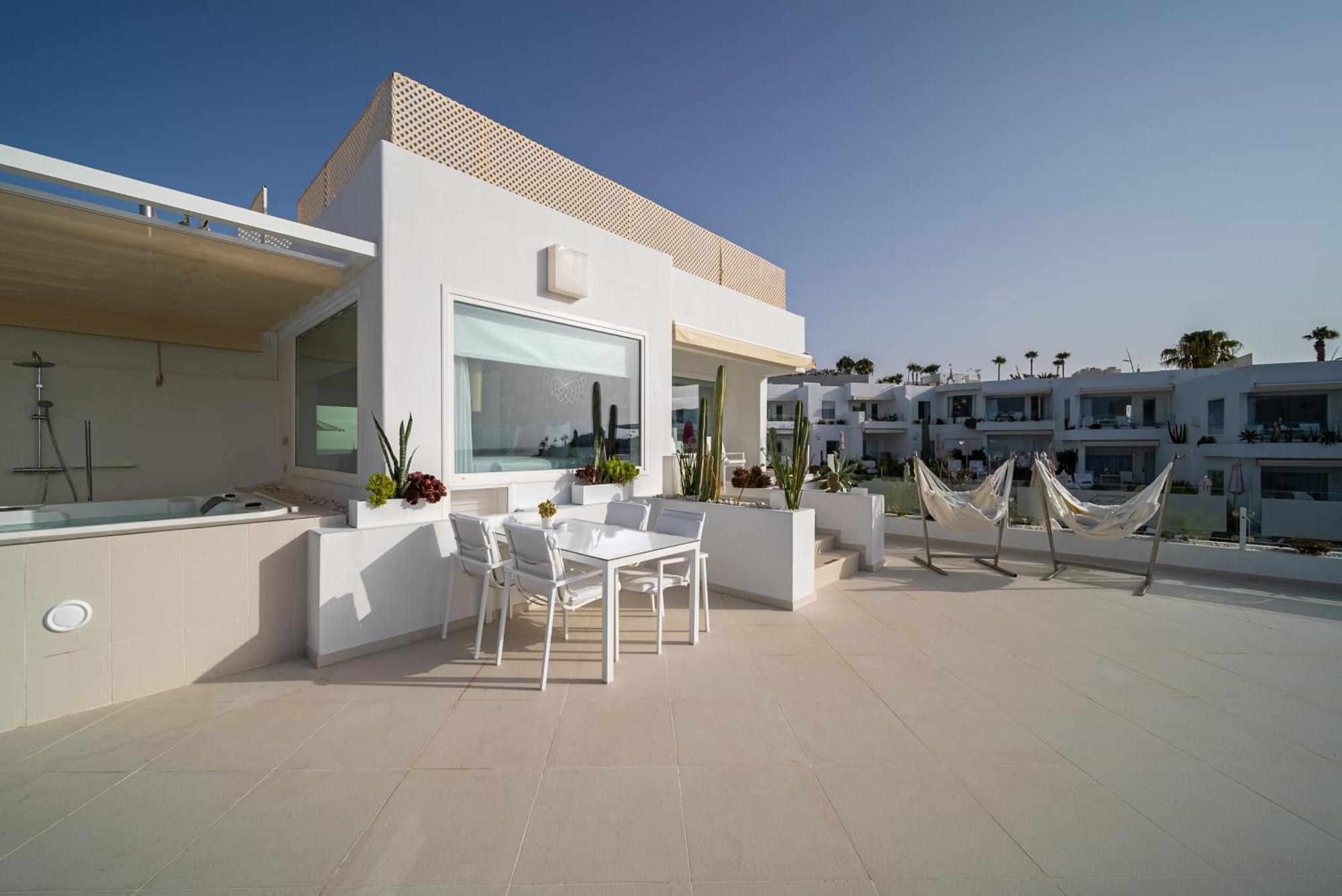 Suite Lanis 2 Bedroom Hot Tub & Sea View