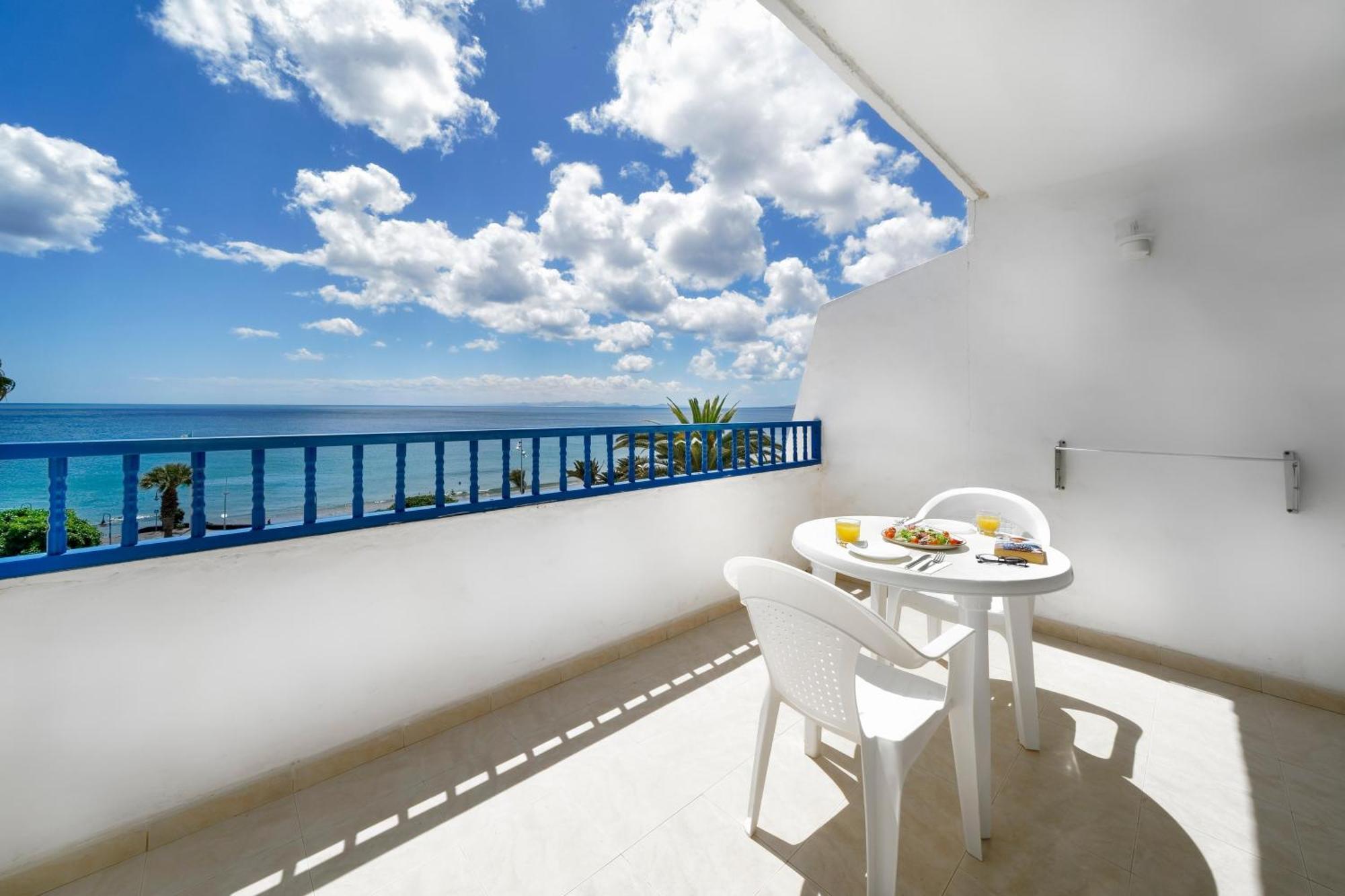 One-Bedroom Apartment Sea View